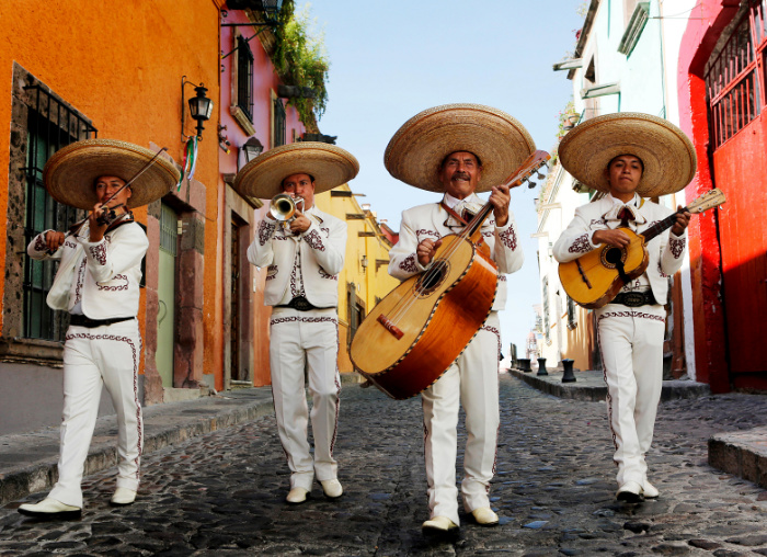 tunos mariachis